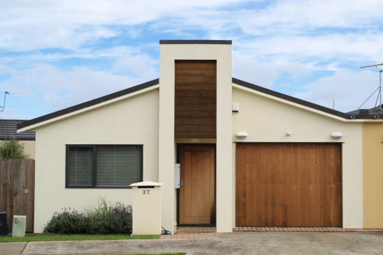 Photo of property in 37 Puma Drive, Golflands, Auckland, 2013