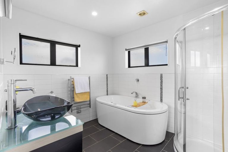 Photo of property in 105 Alec Craig Way, Gulf Harbour, Whangaparaoa, 0930