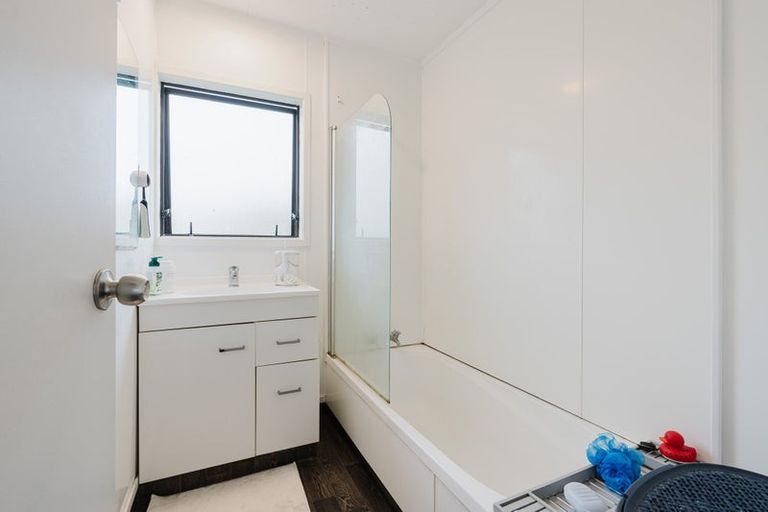 Photo of property in 12 Kentucky Crescent, Nawton, Hamilton, 3200