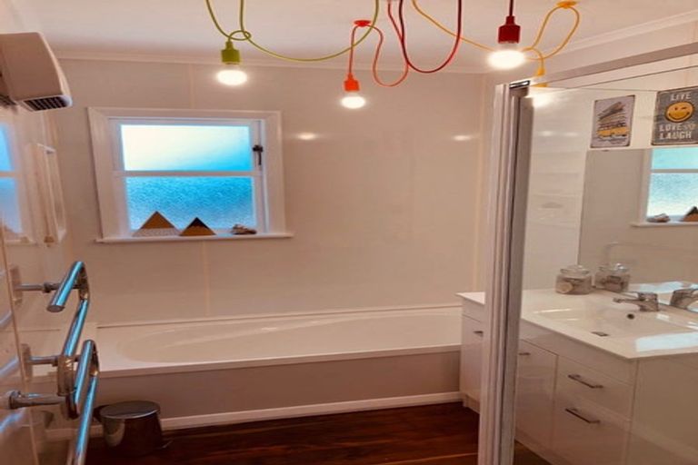 Photo of property in 4 Penryn Drive, Paremata, Porirua, 5026