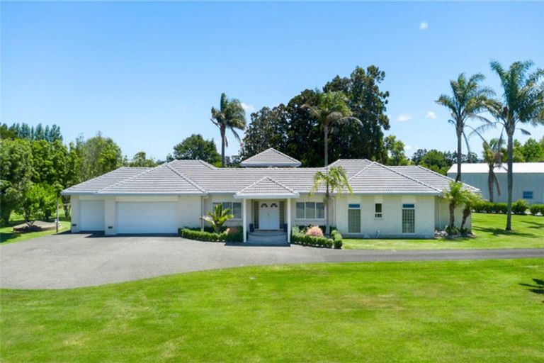 Photo of property in 154 Boord Crescent, Kumeu, 0891