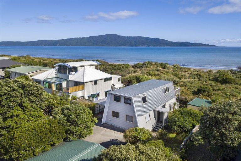 Photo of property in 245 Manly Street, Paraparaumu Beach, Paraparaumu, 5032