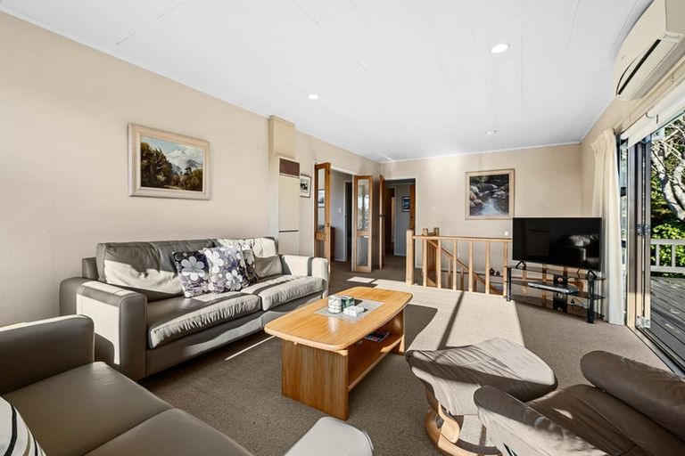 Photo of property in 11 Cargill Place, Frankleigh Park, New Plymouth, 4310