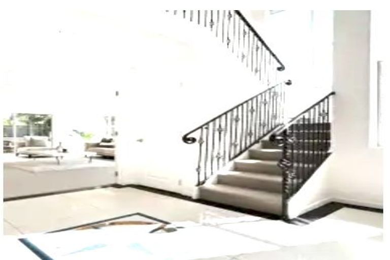 Photo of property in 11a Gerwyn Place, Pakuranga Heights, Auckland, 2010