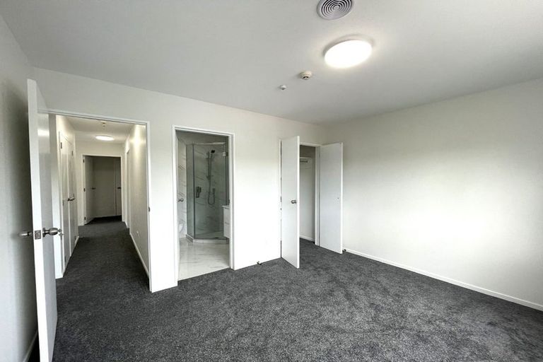 Photo of property in 152 Triangle Road, Massey, Auckland, 0614