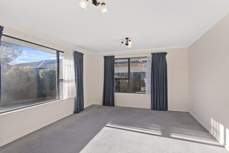 Photo of property in 1/14 Innisfree Place, Northwood, Christchurch, 8051