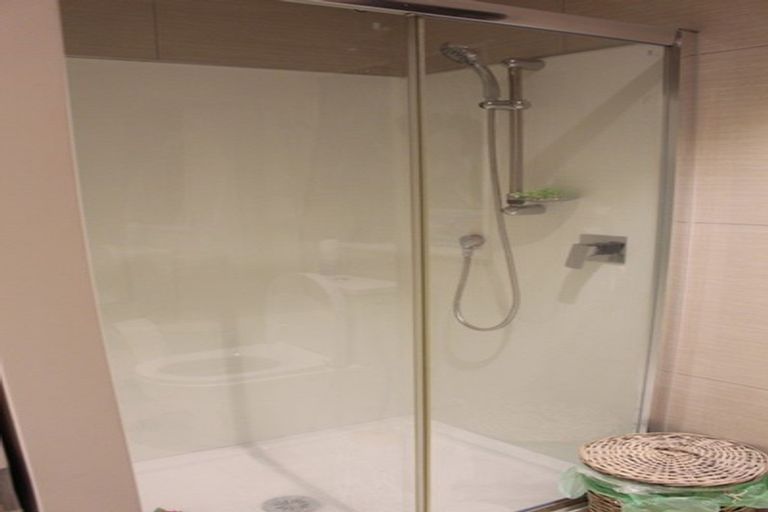 Photo of property in 4136b Great North Road, Glendene, Auckland, 0602