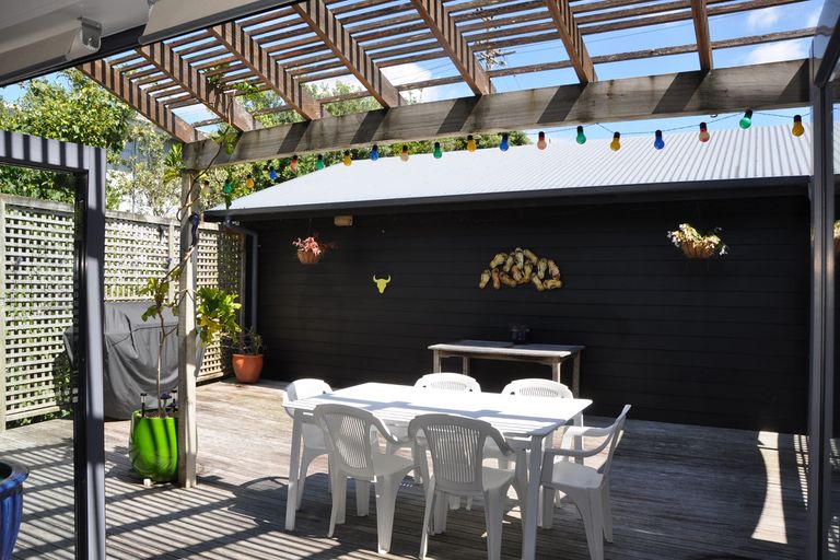 Photo of property in 16 Barrier View Road, Leigh, 0985