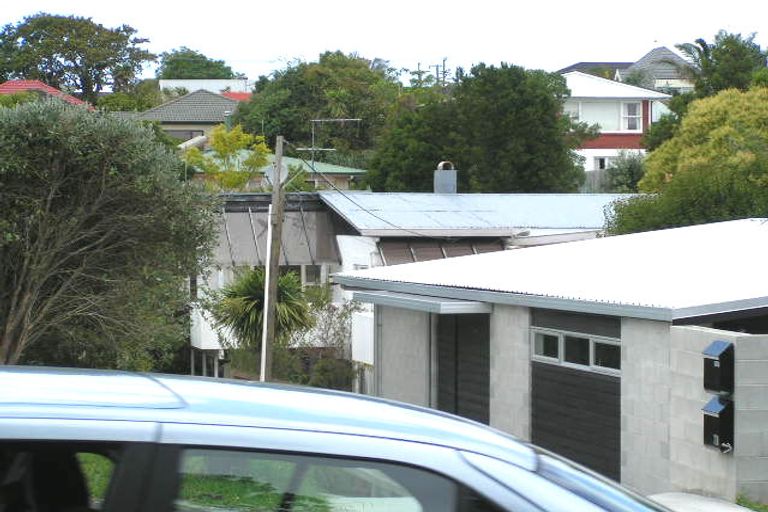 Photo of property in 1/22 Northumberland Avenue, Belmont, Auckland, 0622