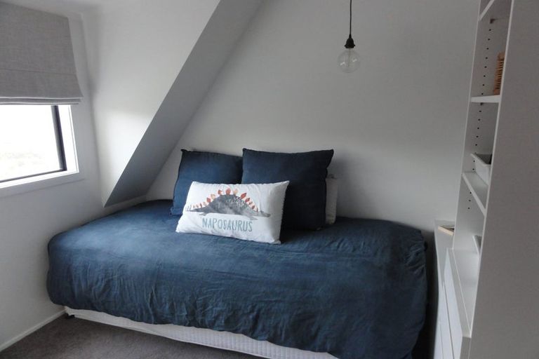 Photo of property in 2 Otonga Way, Churton Park, Wellington, 6037