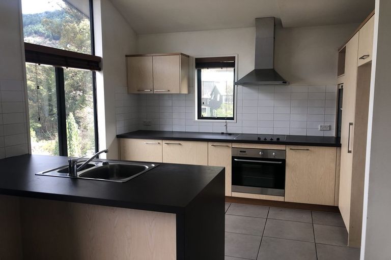 Photo of property in Arno Apartment, 1/8 Mckerrow Place, Sunshine Bay, Queenstown, 9300