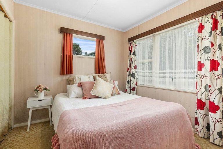 Photo of property in 6 Ernest Street, Ranui, Porirua, 5024