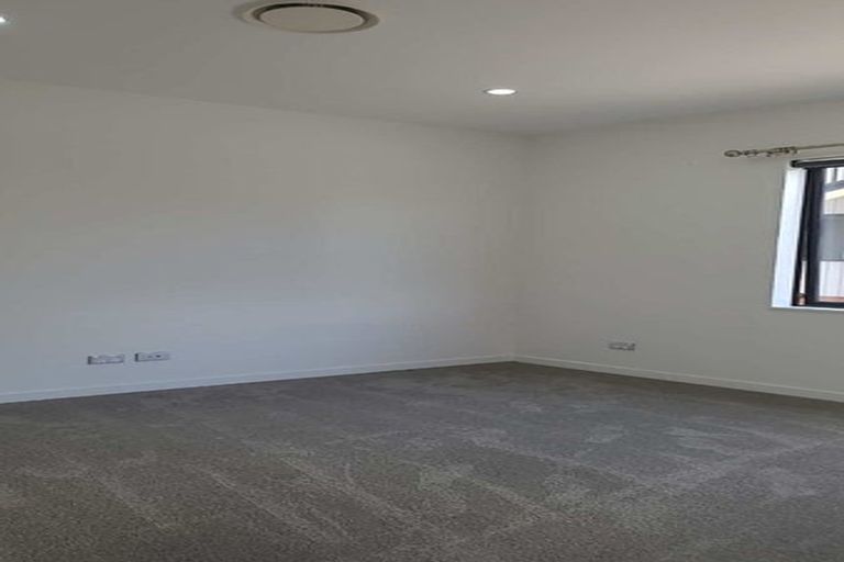 Photo of property in 74 Te Oneroa Way, Long Bay, Auckland, 0630