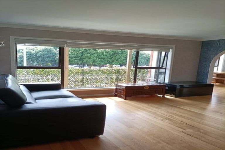 Photo of property in 5 Sutton Crescent, Papatoetoe, Auckland, 2025