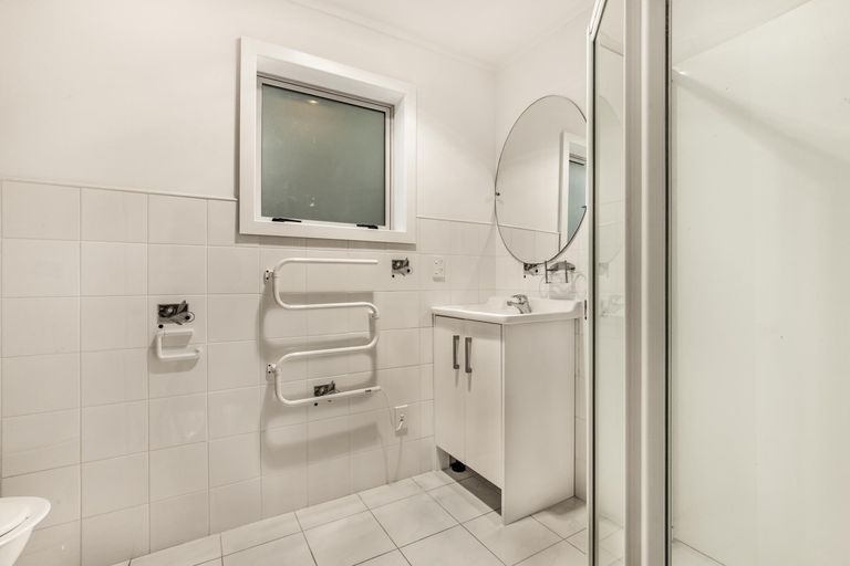 Photo of property in 13a Golf Road, New Lynn, Auckland, 0600