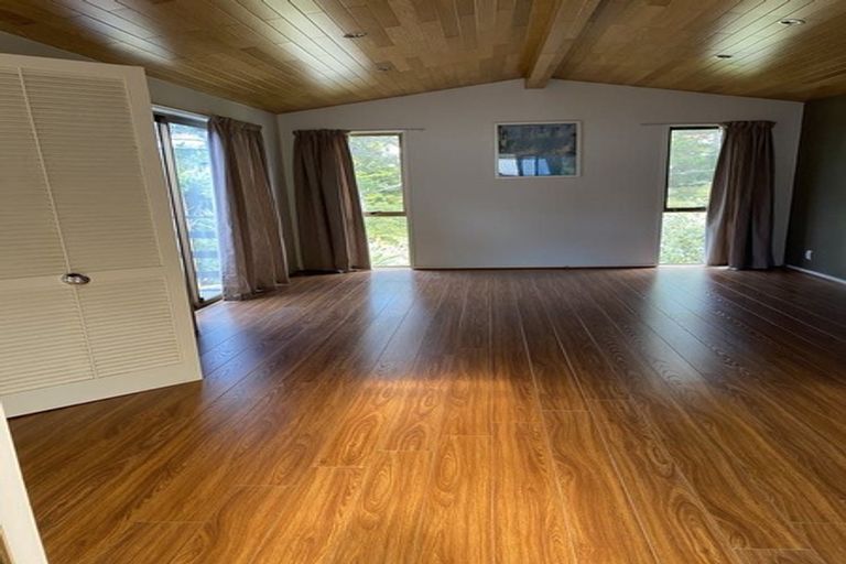 Photo of property in 1/13 Saddleback Rise, Murrays Bay, Auckland, 0630