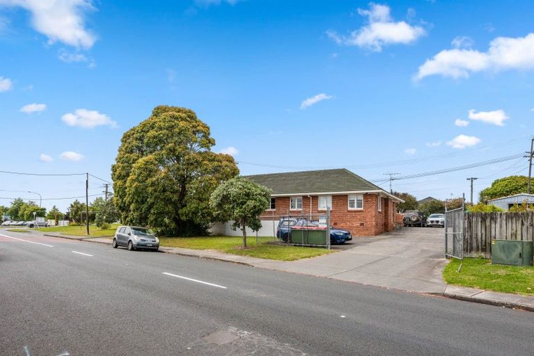 Photo of property in 19 Knights Road, Rothesay Bay, Auckland, 0630