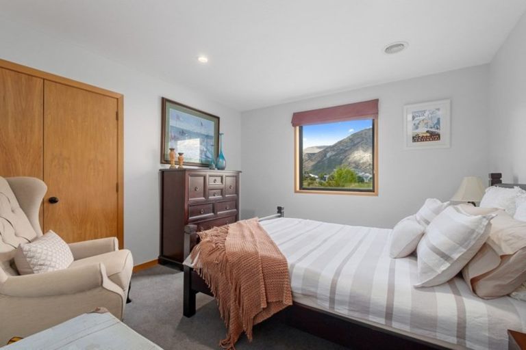 Photo of property in 5 Castalia Drive, Lake Hayes, Queenstown, 9304