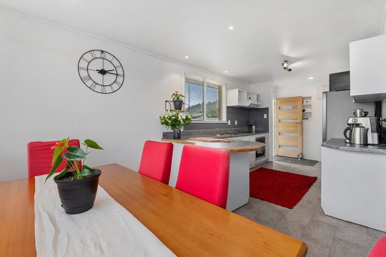 Photo of property in 4 John Road, Fairy Springs, Rotorua, 3015