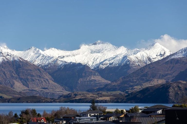 Photo of property in Kirimoko Crescent, Wanaka, 9305