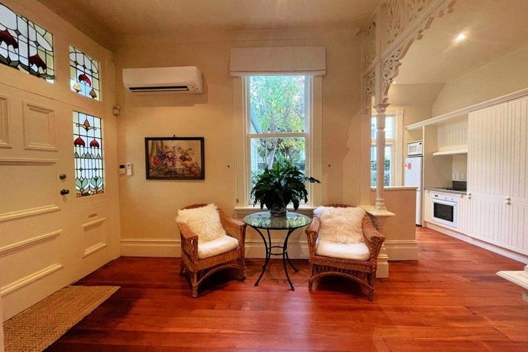 Photo of property in 18 Murphy Street, Thorndon, Wellington, 6011