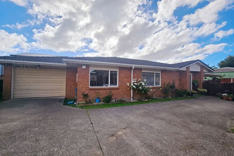Photo of property in 3/331 Massey Road, Mangere East, Auckland, 2024