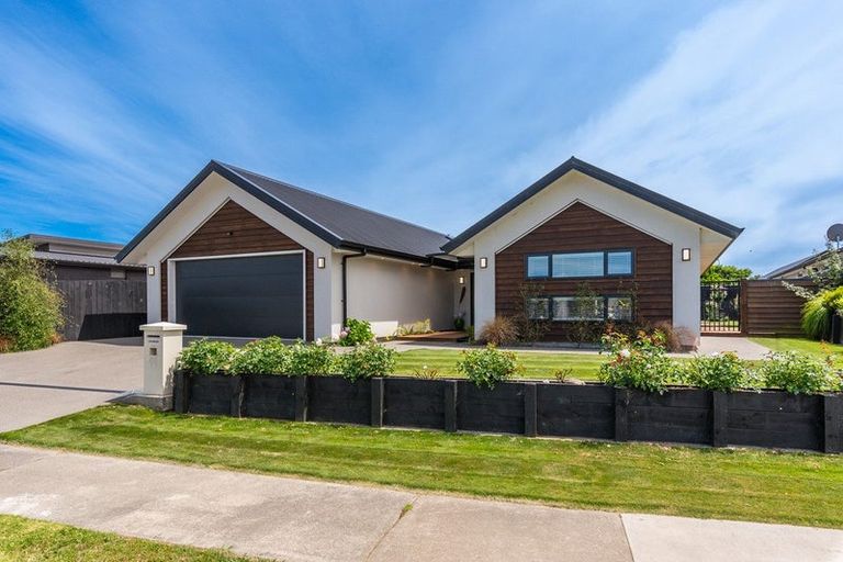 Photo of property in 99 The Drive, Paraparaumu Beach, Paraparaumu, 5032