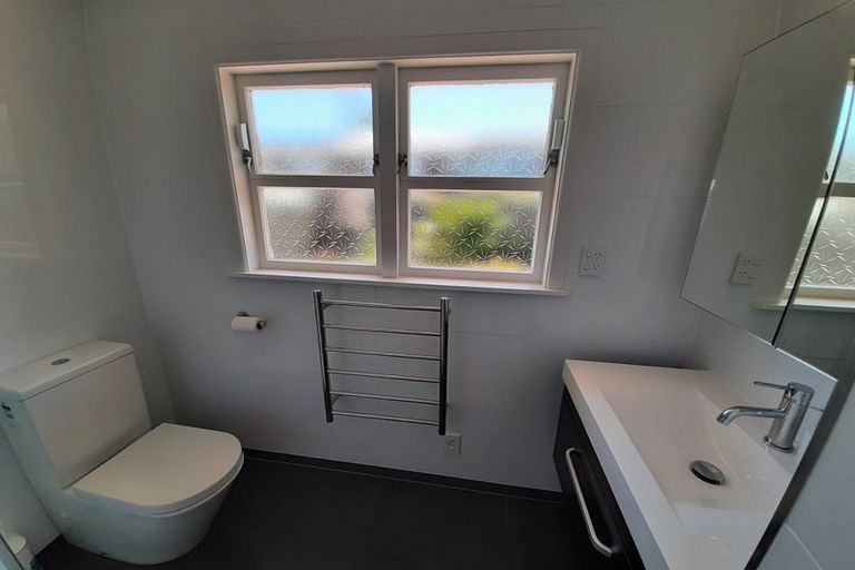 Photo of property in 2/48a Northboro Road, Belmont, Auckland, 0622