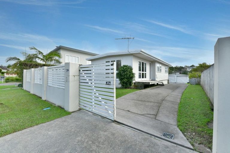 Photo of property in 5 Walton Street, Red Beach, 0932
