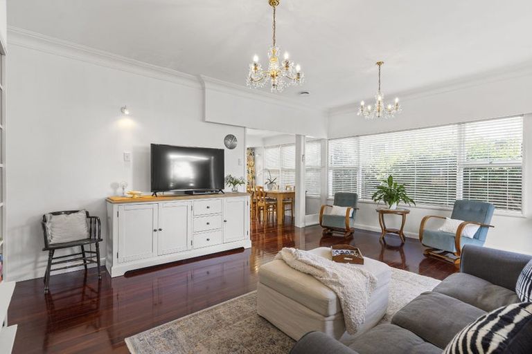 Photo of property in 276c Wairau Road, Glenfield, Auckland, 0627