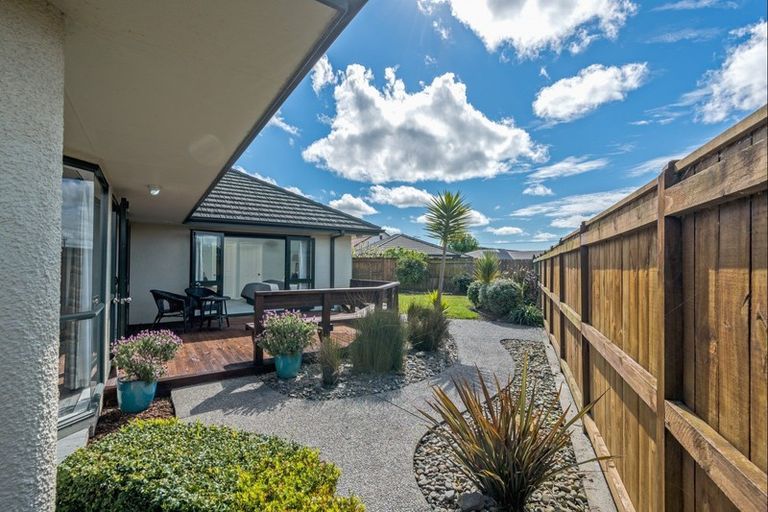 Photo of property in 40 Royal Oak Drive, Kelvin Grove, Palmerston North, 4414