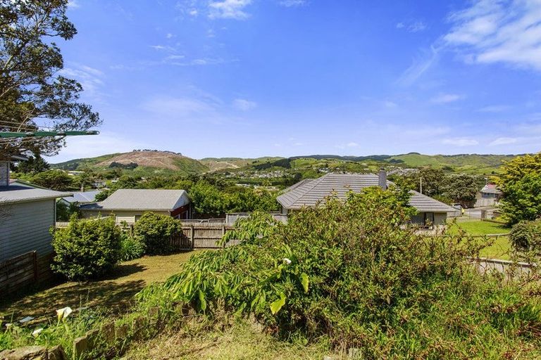 Photo of property in 22 Franklyn Road, Tawa, Wellington, 5028