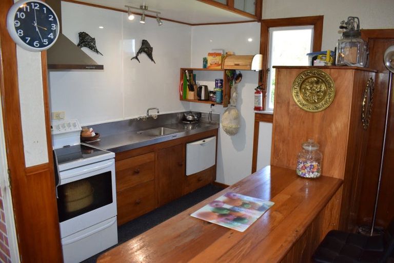 Photo of property in 72 Clifden Highway, Tuatapere, 9691