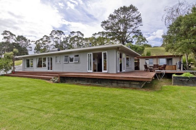 Photo of property in 126 Gatfield Road, Kaukapakapa, 0873