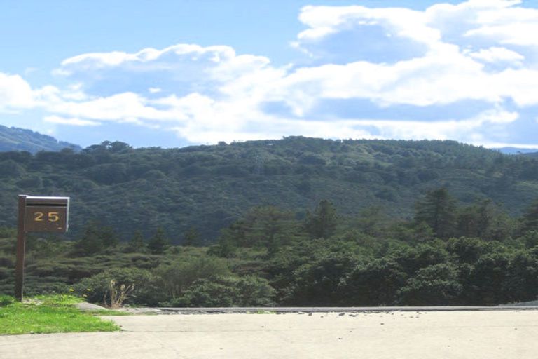 Photo of property in 25 Mount Marua Way, Timberlea, Upper Hutt, 5018