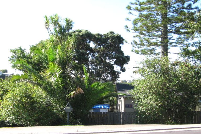 Photo of property in 2/19 Hebron Road, Waiake, Auckland, 0630