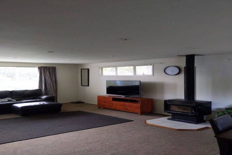 Photo of property in 293 Boord Crescent, Kumeu, 0891
