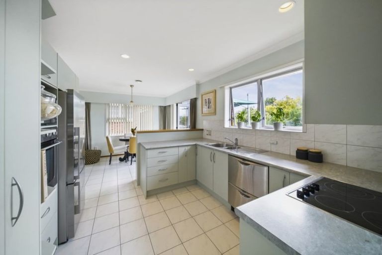 Photo of property in 8 Harford Place, Pakuranga Heights, Auckland, 2010