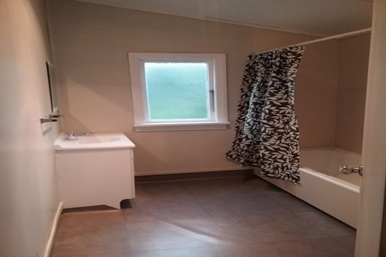 Photo of property in 20 Athol Place, Ravensbourne, Dunedin, 9022