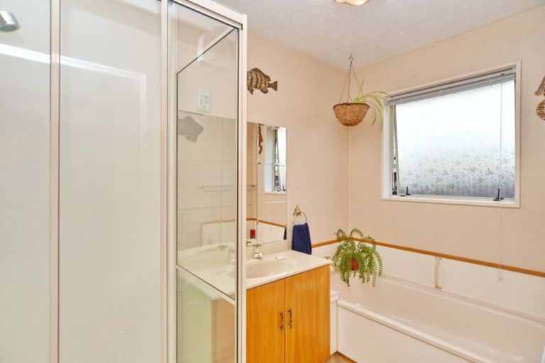 Photo of property in 2/11 Ludecke Place, Sockburn, Christchurch, 8042