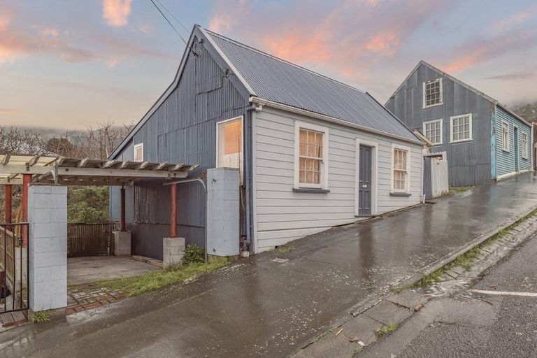 Photo of property in 45 Oxford Street, Lyttelton, 8082