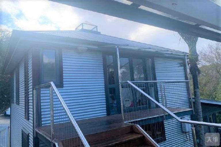 Photo of property in 58 Gladstone Road, Northcote, Auckland, 0627