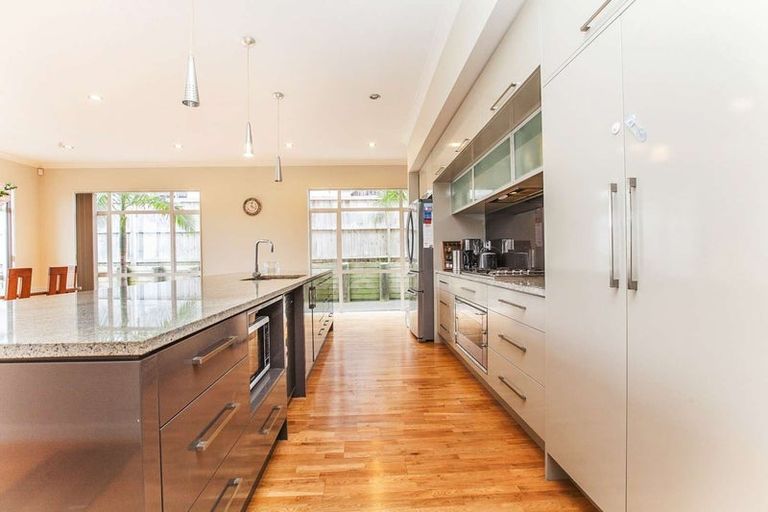 Photo of property in 6 Hilton Close, Fairview Heights, Auckland, 0632