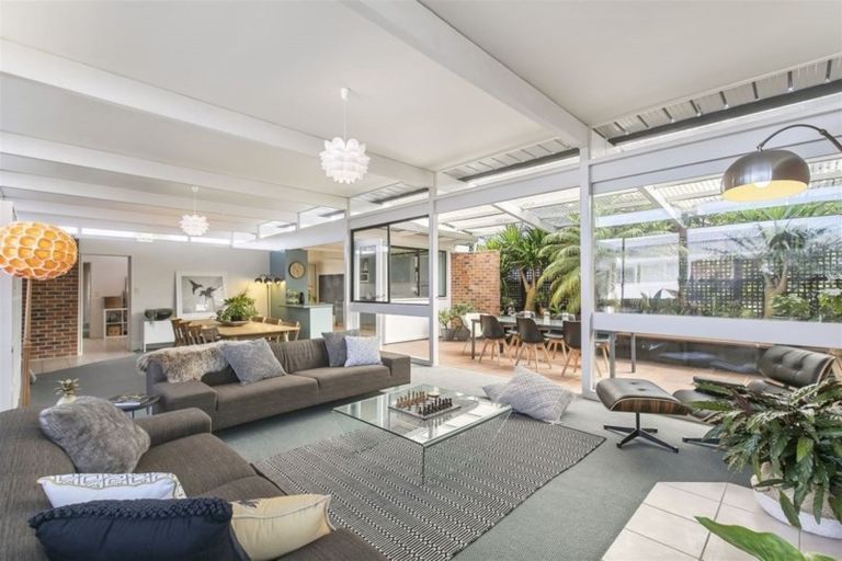 Photo of property in 98 Hillcrest Avenue, Hillcrest, Auckland, 0627