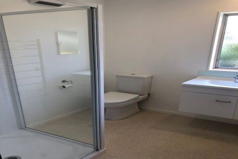 Photo of property in 2/2 East Coast Road, Milford, Auckland, 0620