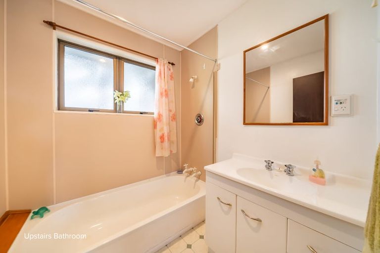 Photo of property in 4 Raynham Way, Silverstream, Upper Hutt, 5019