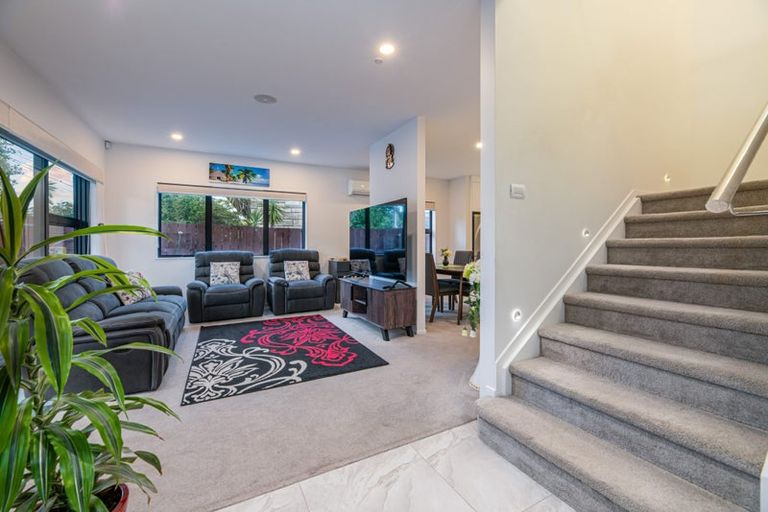 Photo of property in 5a Woodside Road, Massey, Auckland, 0614