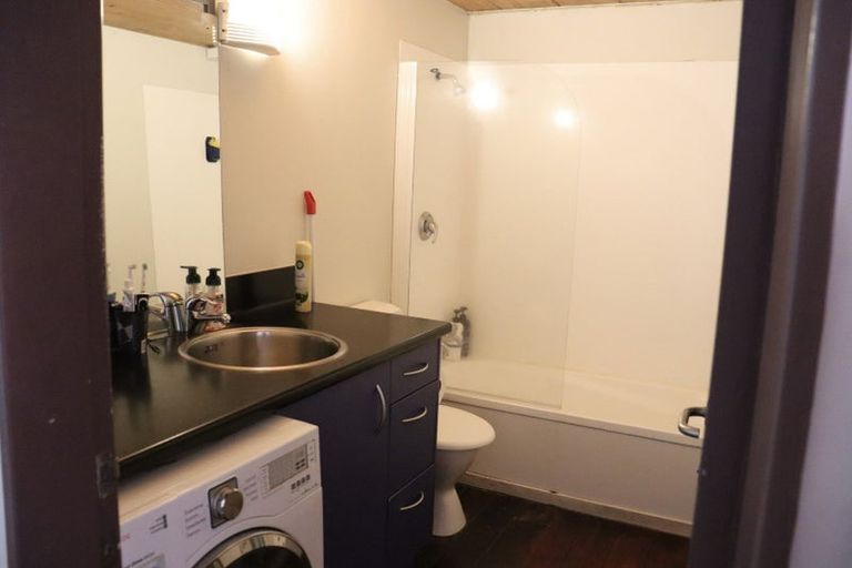 Photo of property in Courtenay Mews Apartments, 5/14 Alpha Street, Te Aro, Wellington, 6011