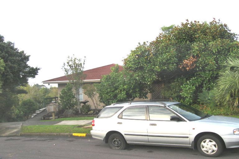 Photo of property in 31 Calman Place, Chatswood, Auckland, 0626