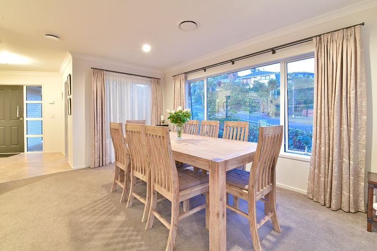 Photo of property in 33 Savoy Road, Orewa, 0931